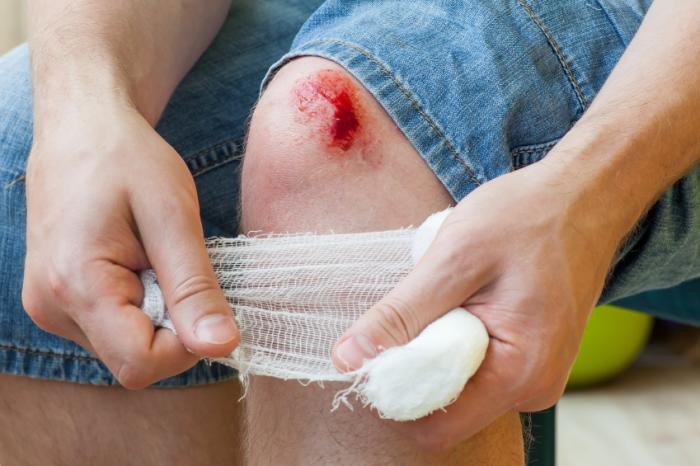 https://medbul.net/wp-content/uploads/2020/12/wound-on-the-knee-being-treated.jpg
